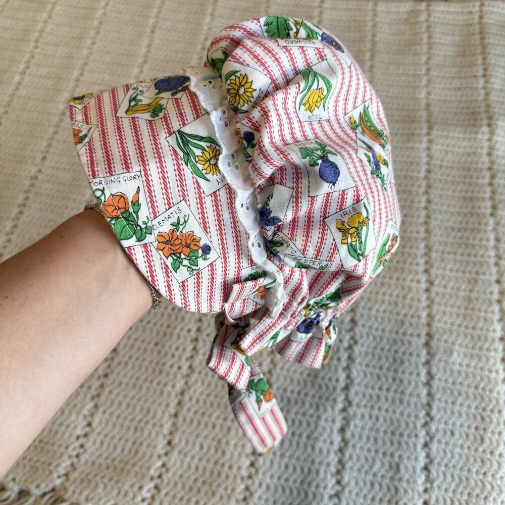 Vintage 70's White And Red Retro Floral Gardening Flower Toddler Sun Bonnet Hat
